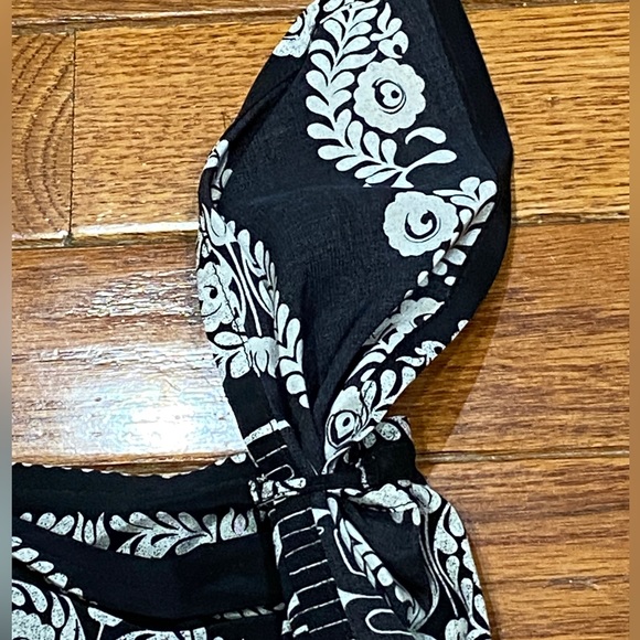 Neiman Marcus black and white floral printed silk wrap skirt. - Picture 3 of 6